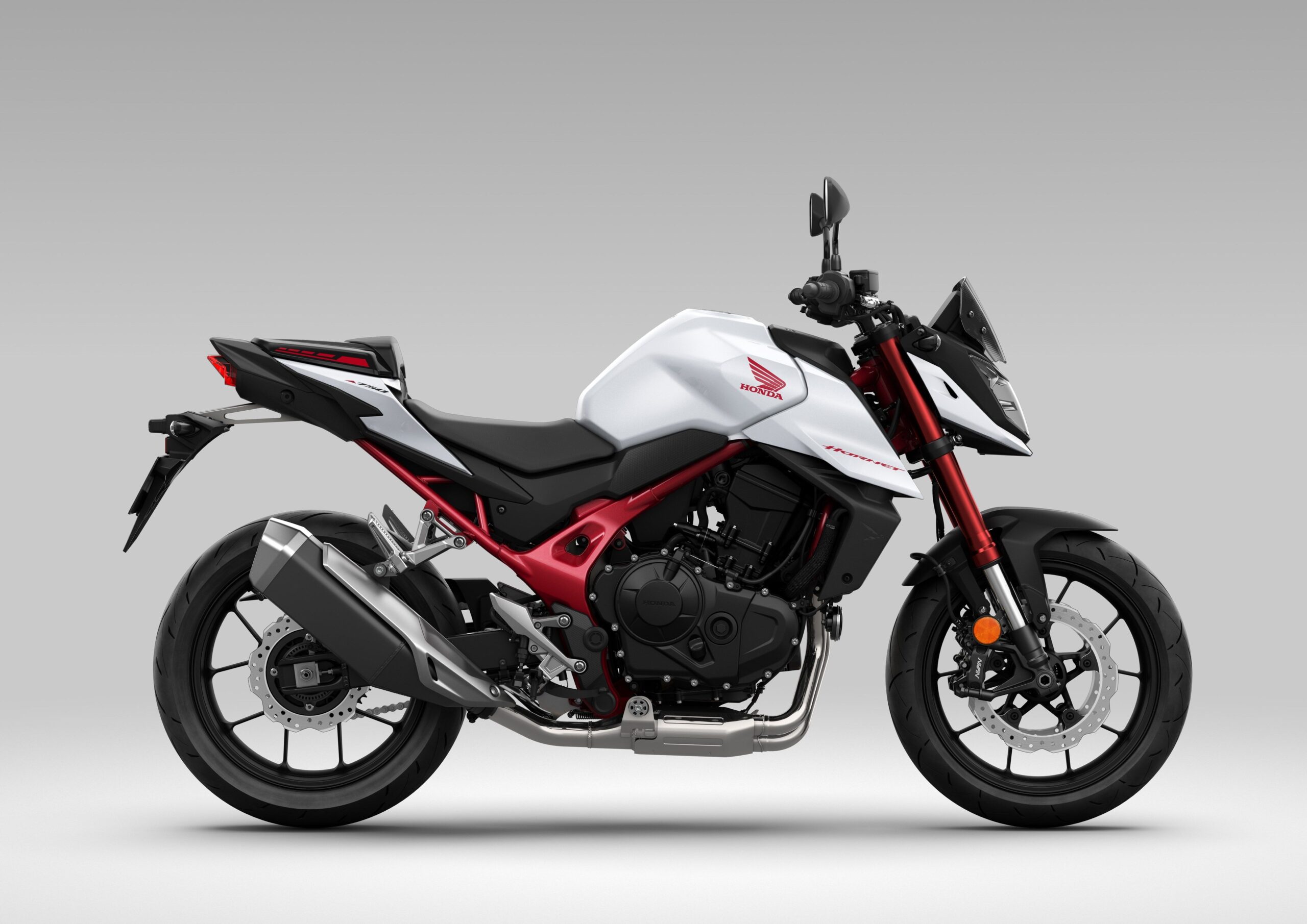 Honda BeAT Deluxe 2024: Si irit yang makin kece, worth it buat daily ride?